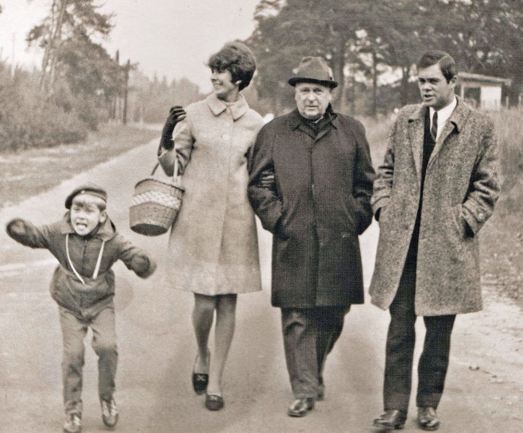 Rodzina Kielmanów, od prawej: Jan II, Wacław, Leokadia i młody Maciej, 1969 r.